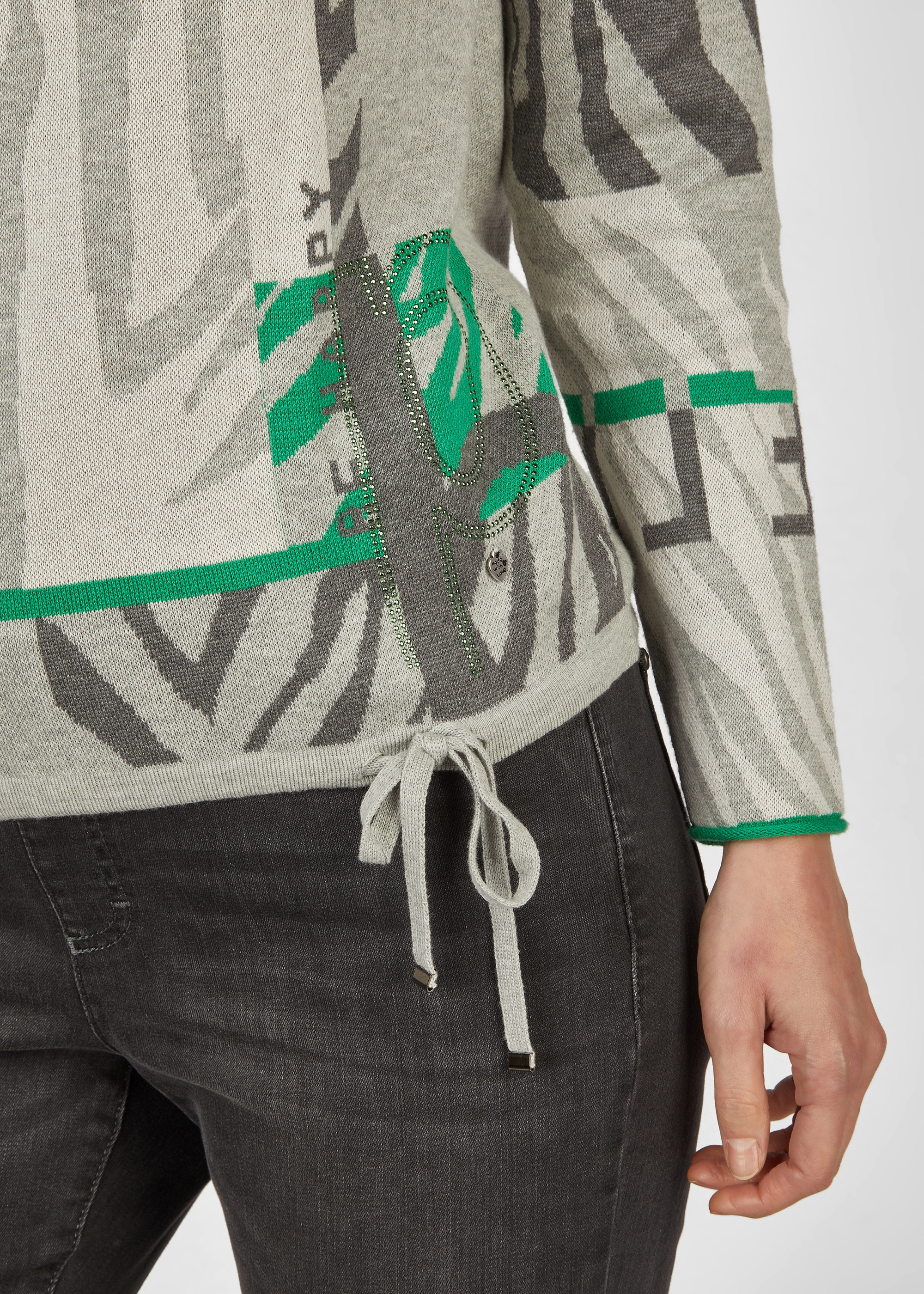 Pullover mit grünen Details