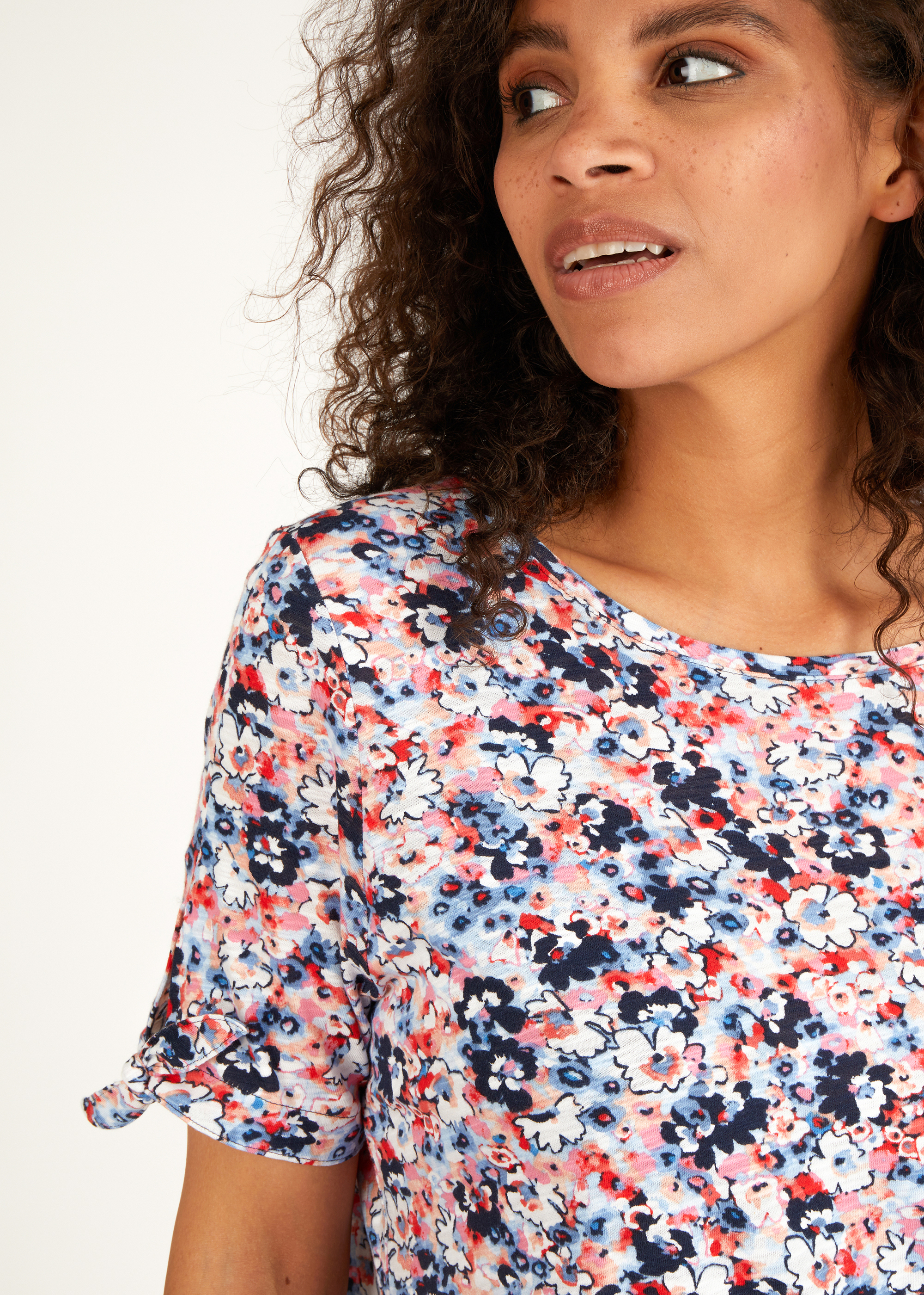 T-Shirt in Cotton-Viskose-Qualität mit floralem Print