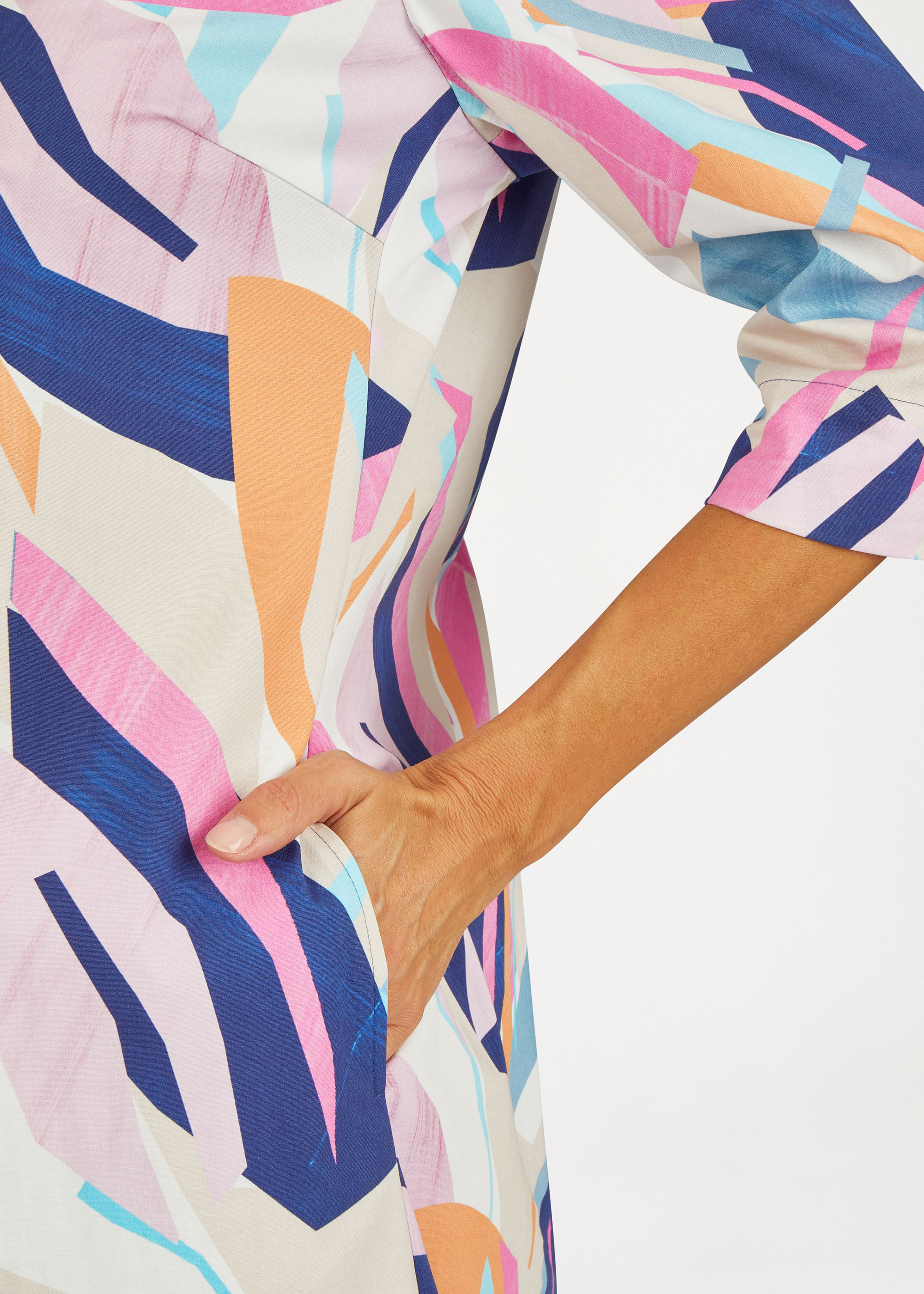 Blusenkleid mit abstraktem Muster
